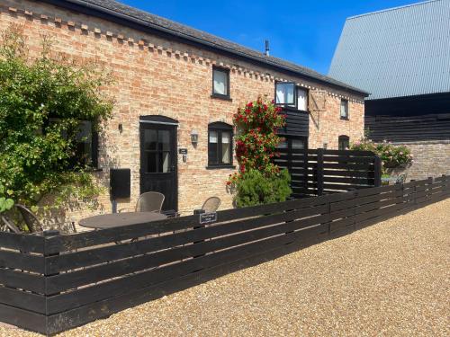 Pretty Cottage In Charming Peaceful Village Easy Commute to Cambridge Cambridge Homehost — 4-Star Luxury Hotel in Cambridge, United Kingdom