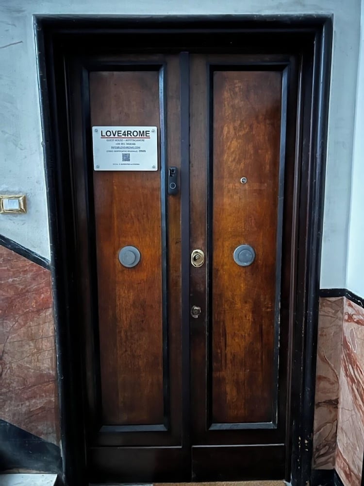 Love4Rome Guest House — 4-Star Luxury Hotel in Rome, Italy