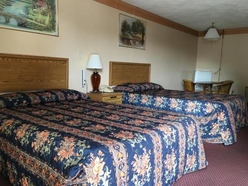 Knotty Pine Motel - photo 15