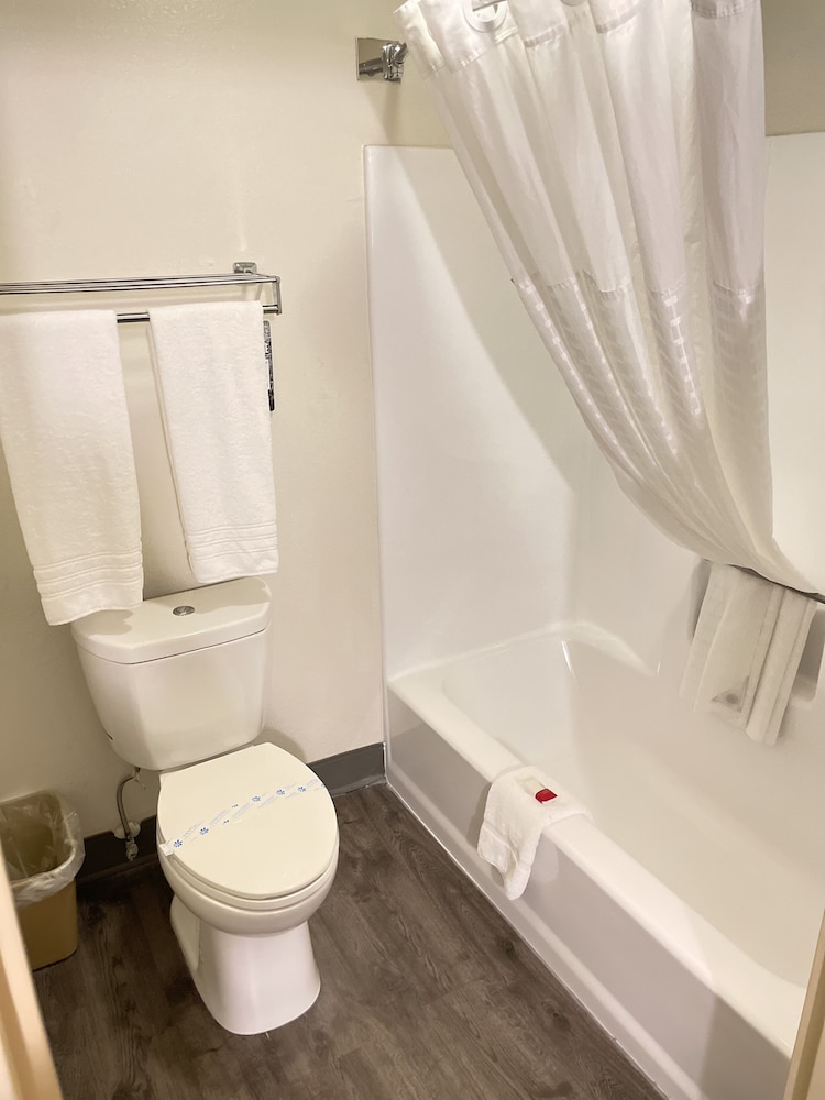 Super 8 by Wyndham Fort Worth Downtown South - photo 21