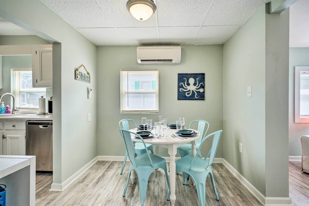 Picturesque Duplex Unit half Mi to the Beach — Oak Island — photo 4