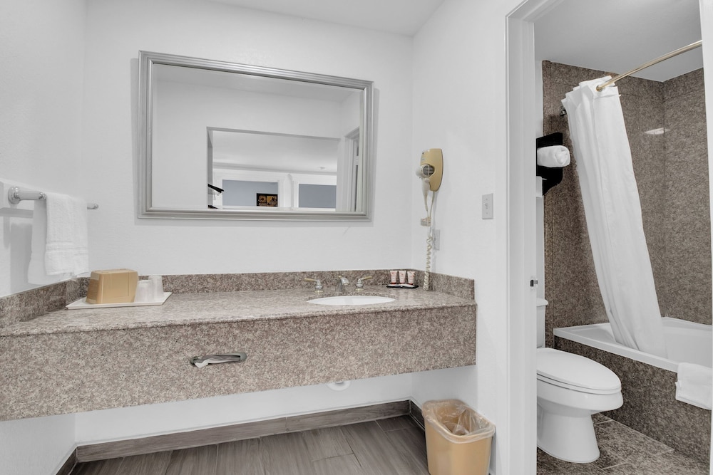Three Rivers Executive Inn & Suites By OYO - photo 37