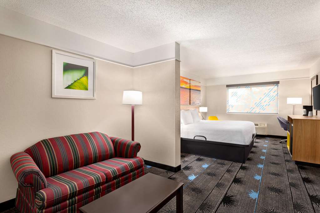 Days Inn by Wyndham Kansas City International Airport - photo 24