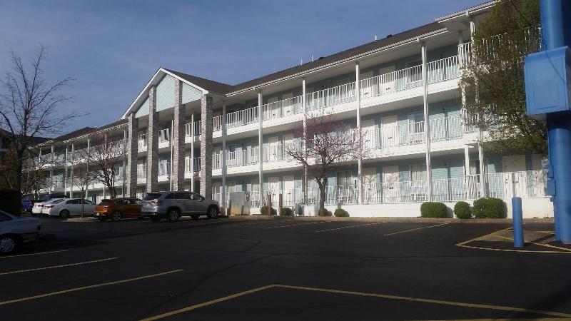 Dutton Inn - photo 3