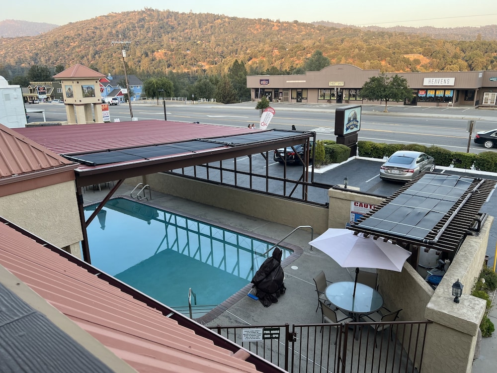 Yosemite Sierra Inn - photo 32