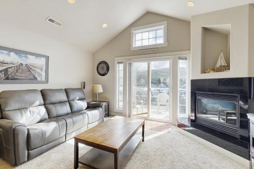 A Place away from the Pace — 4-Star Luxury Hotel in Rockaway Beach, United States
