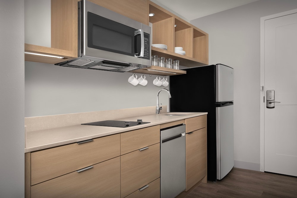 TownePlace Suites by Marriott Jacksonville Airport - photo 28