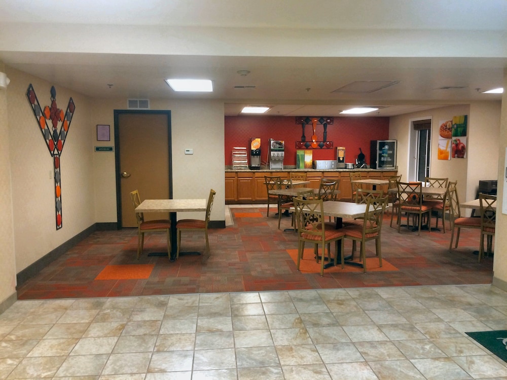 Quality Inn Junction City Near Fort Riley - photo 48