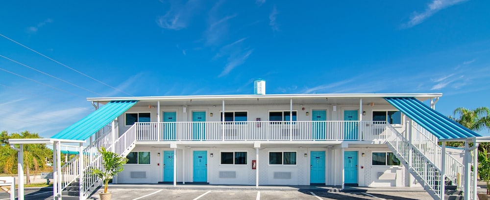 Latitude 26 Waterfront Resort & Marina - photo 74