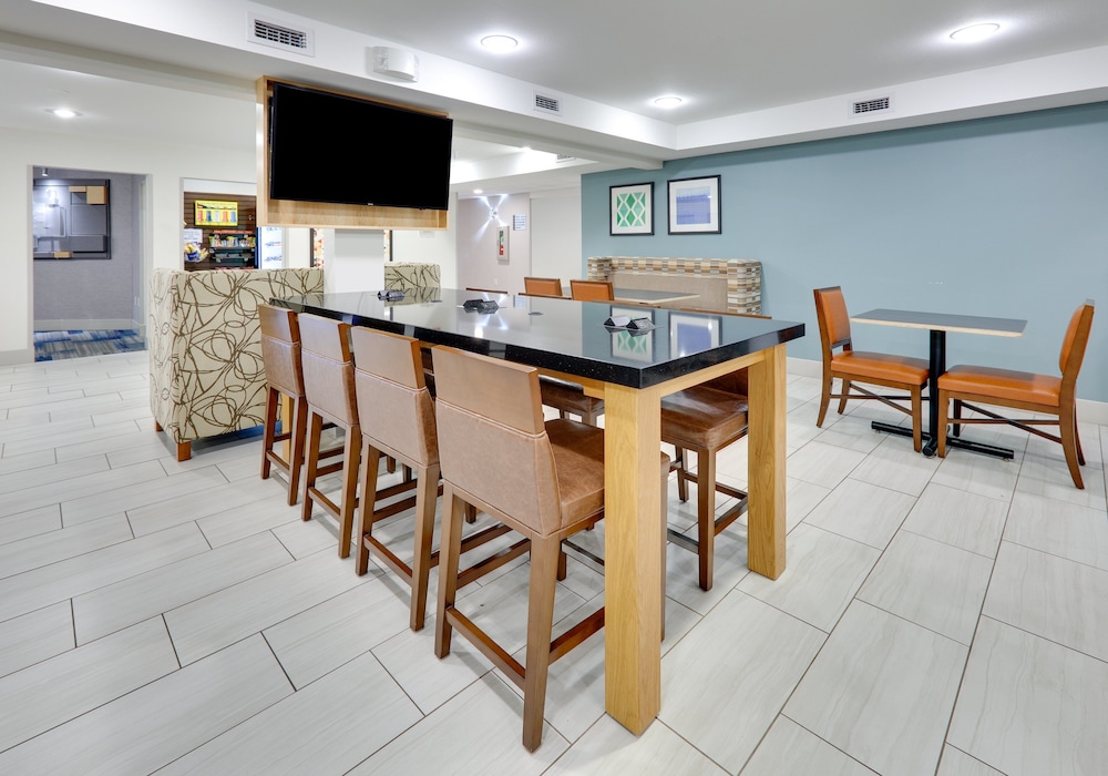 Holiday Inn Express Hotel & Suites Scottsbluff Gering by IHG - photo 34