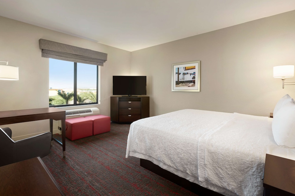 Hampton Inn & Suites Phoenix Glendale Westgate - photo 8