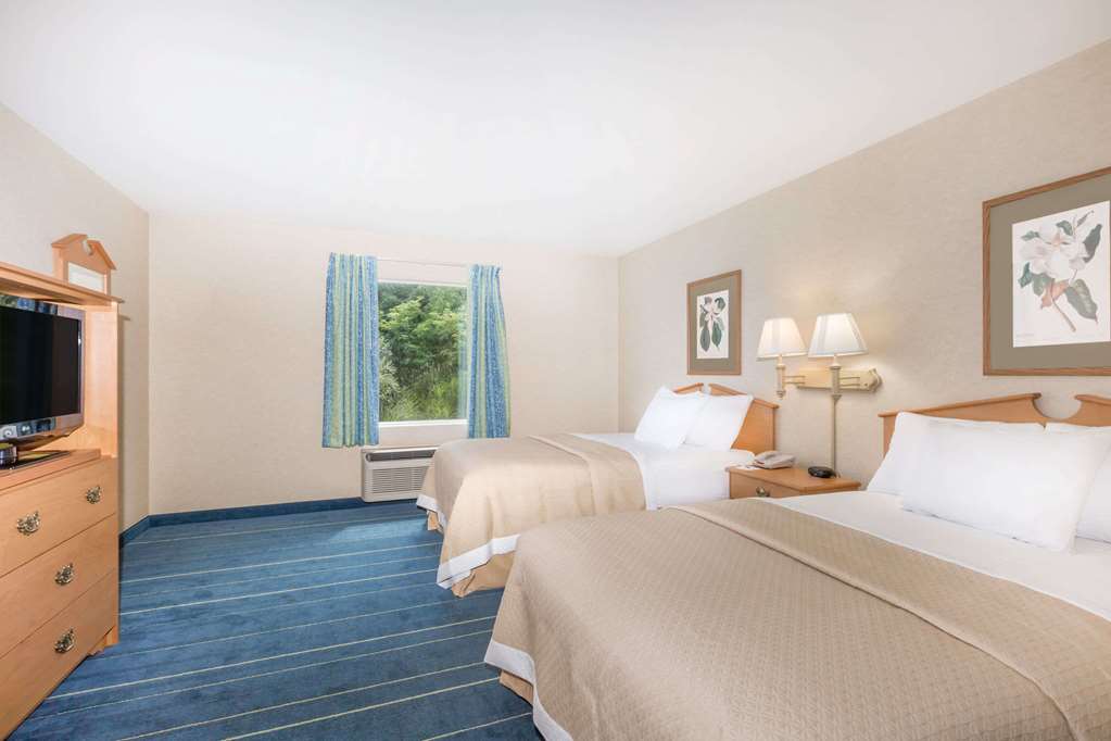 Days Inn & Suites by Wyndham Bridgeport Clarksburg - photo 7