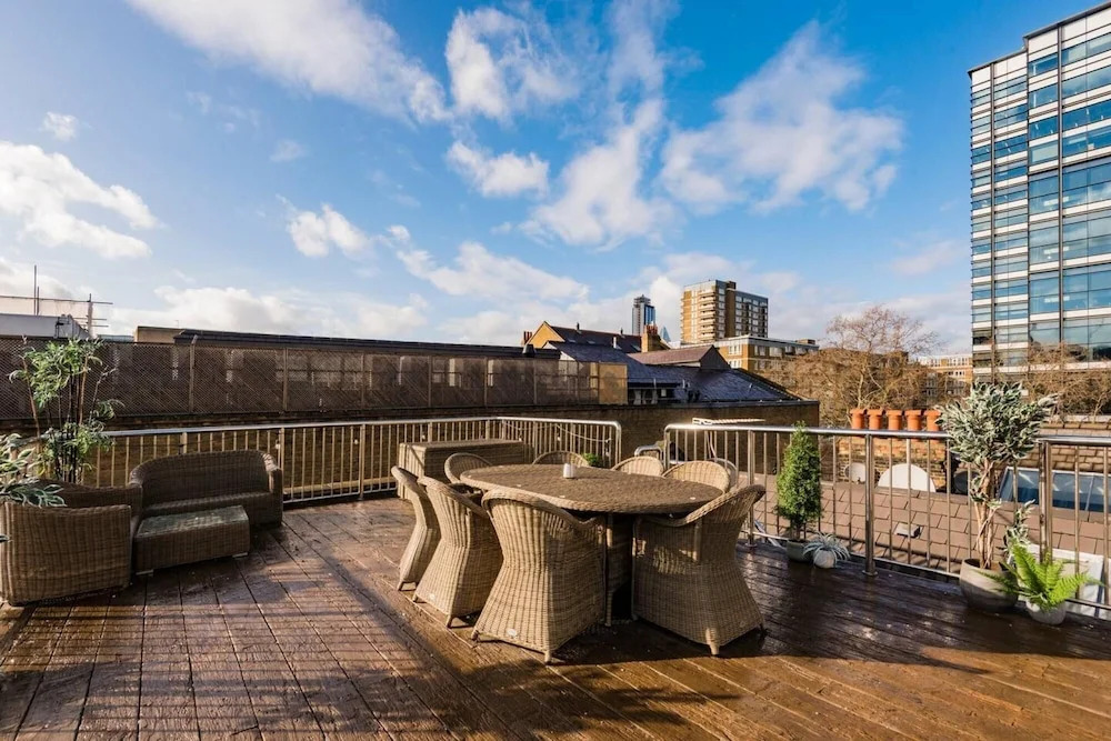 Penthouse Loft apartment with roof terrace Not for events or parties — 4-Star Luxury Hotel in London, United Kingdom