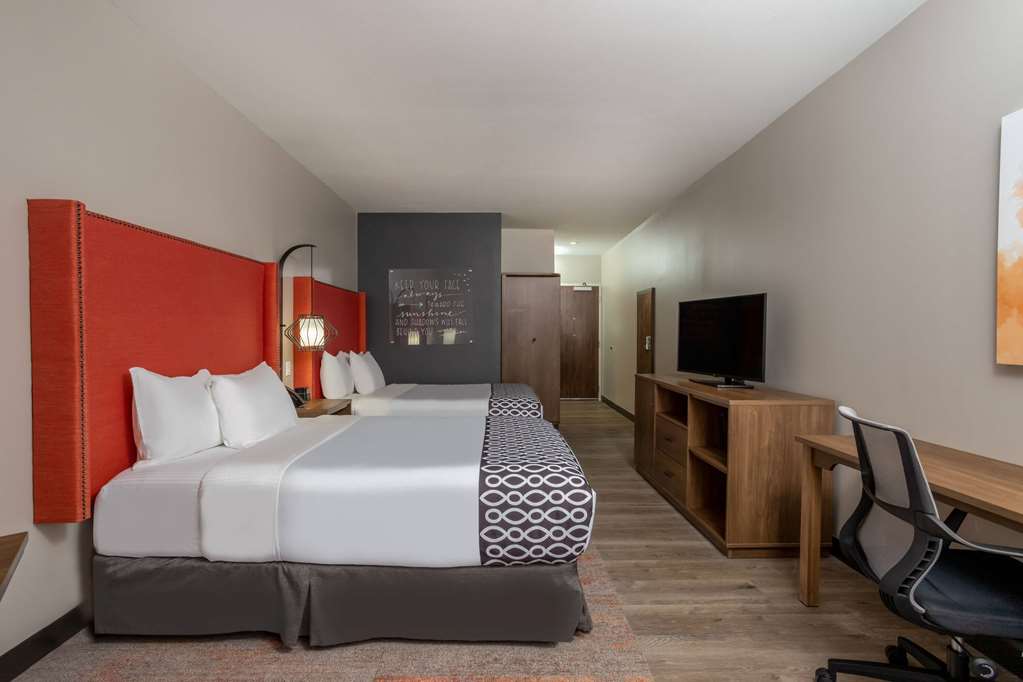 La Quinta Inn & Suites By Wyndham Pflugerville - photo 29