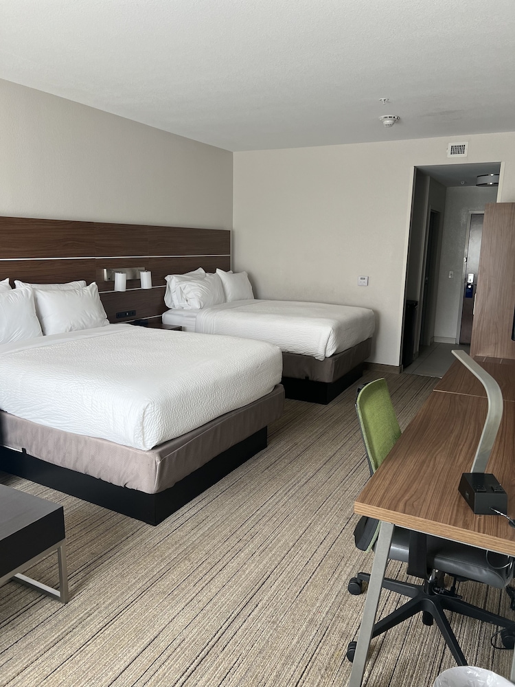 Holiday Inn Express & Suites Mobile University Area by IHG - photo 14