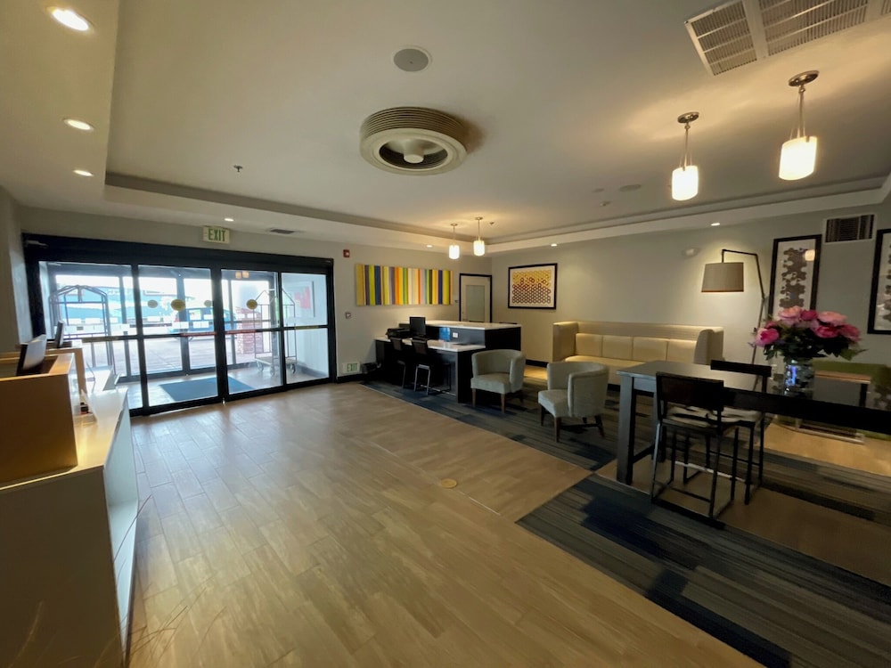 Holiday Inn Express And Suites Miami - photo 5