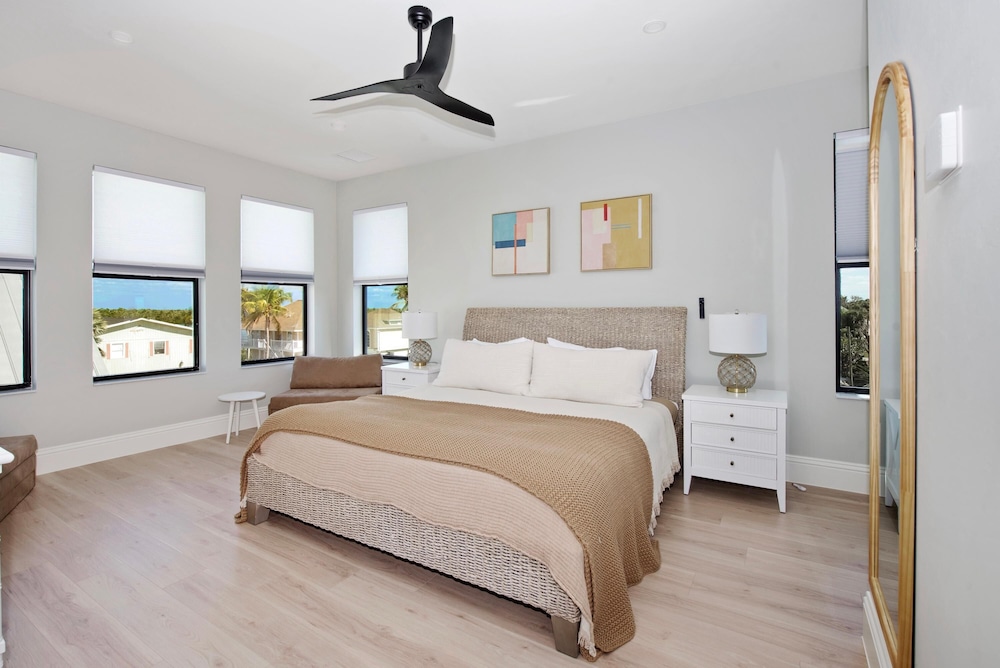 Funky Conch by Sun Palace Vacations in Fort Myers Beach, United States