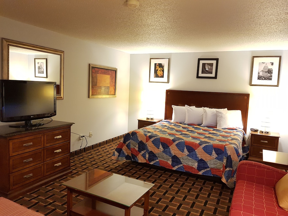 Le Mars Inn & Suites - photo 19