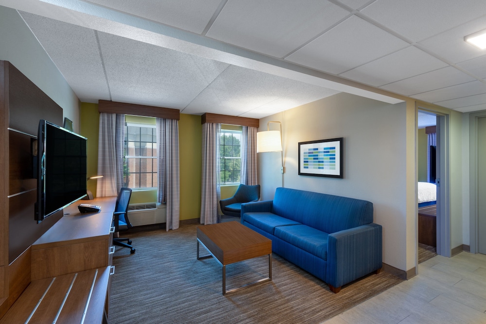 Holiday Inn Express State College at Williamsburg Square by IHG - photo 20