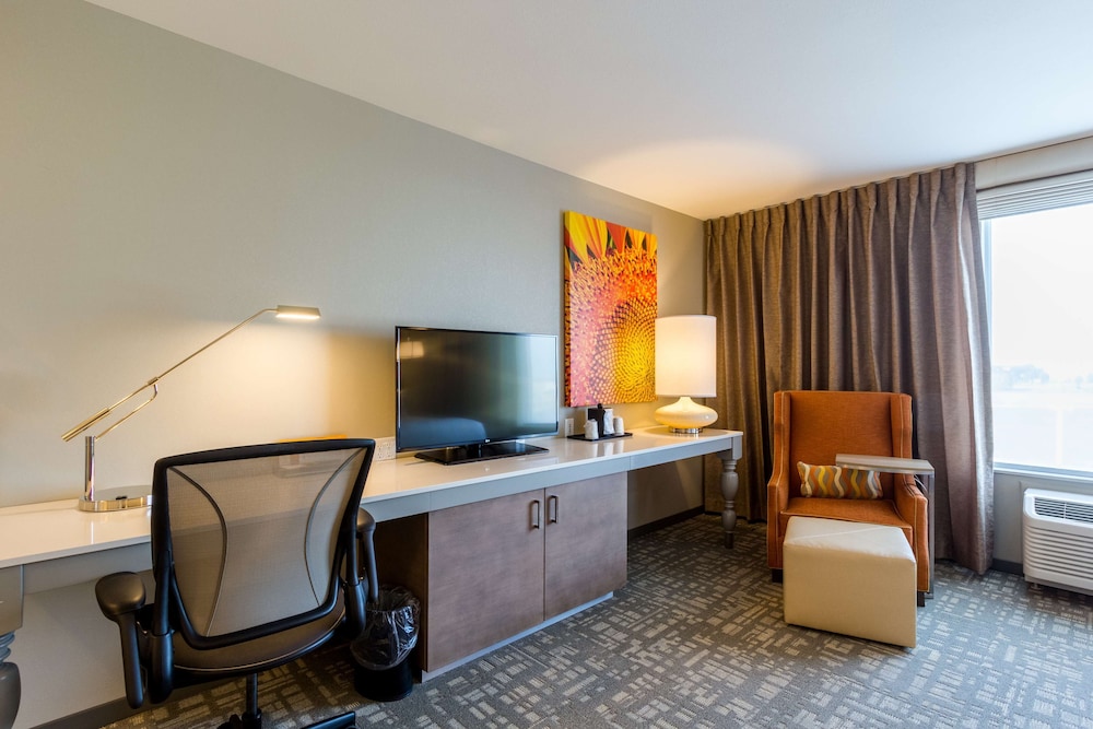 Hilton Garden Inn Salina - photo 20