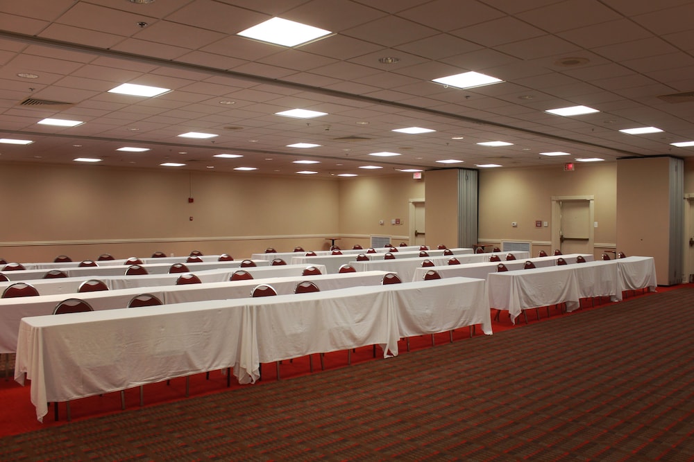 Four Points by Sheraton Kansas City Airport - photo 41