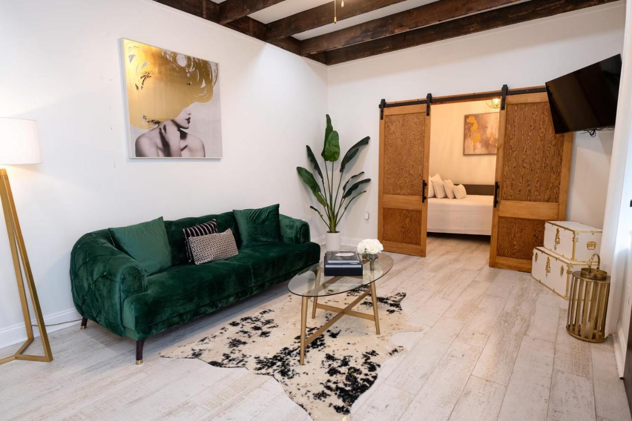 Esplanade Magic 5 Just Minutes By Uber Or Car To French Quarter and 5 mins from Superdome in New Orleans, United States