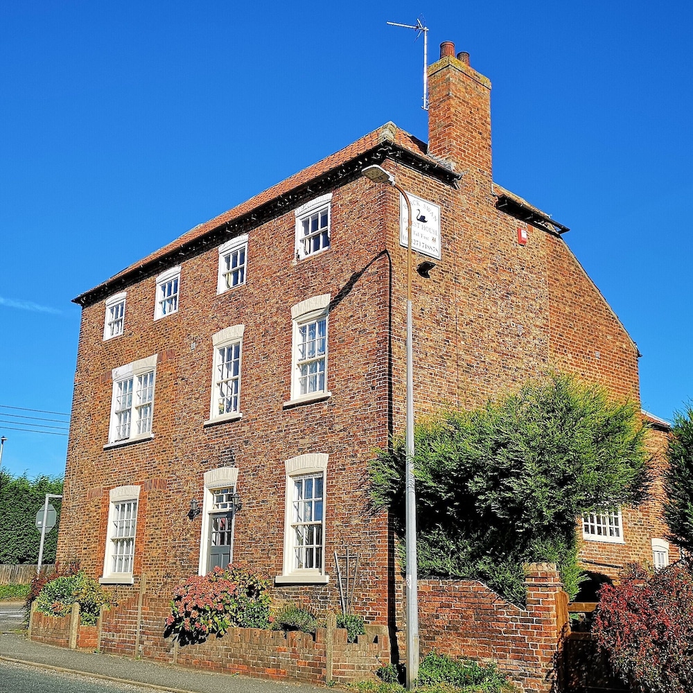 Black Swan Guest House — 4-Star Luxury Hotel in Gainsborough, United Kingdom