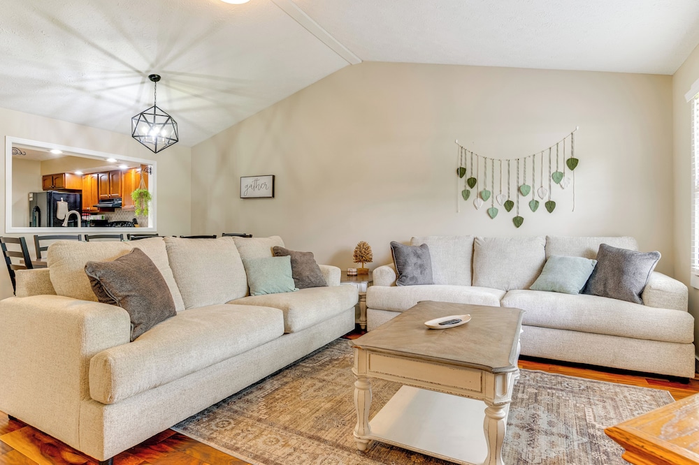 14 Mi to Dtwn Indy: Family Gem w Yard — 4-Star Luxury Hotel in Greenwood, United States