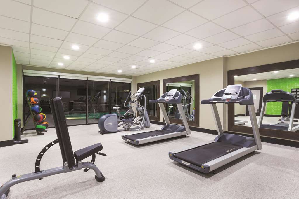 La Quinta Inn & Suites by Wyndham Columbus North - photo 7
