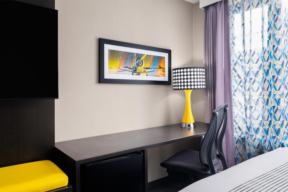 GLō Best Western Bronx NYC - photo 9