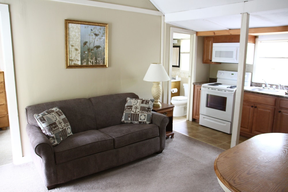 Kennebunk Gallery Motel & Cottages - photo 35