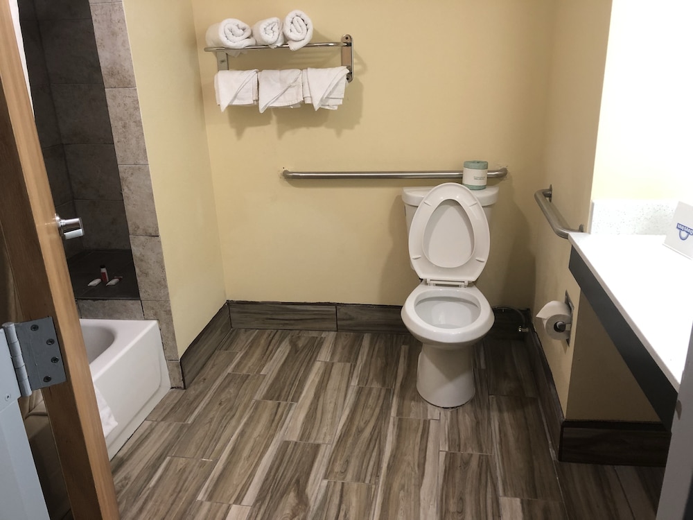 Days Inn by Wyndham Grove City Columbus South - photo 17