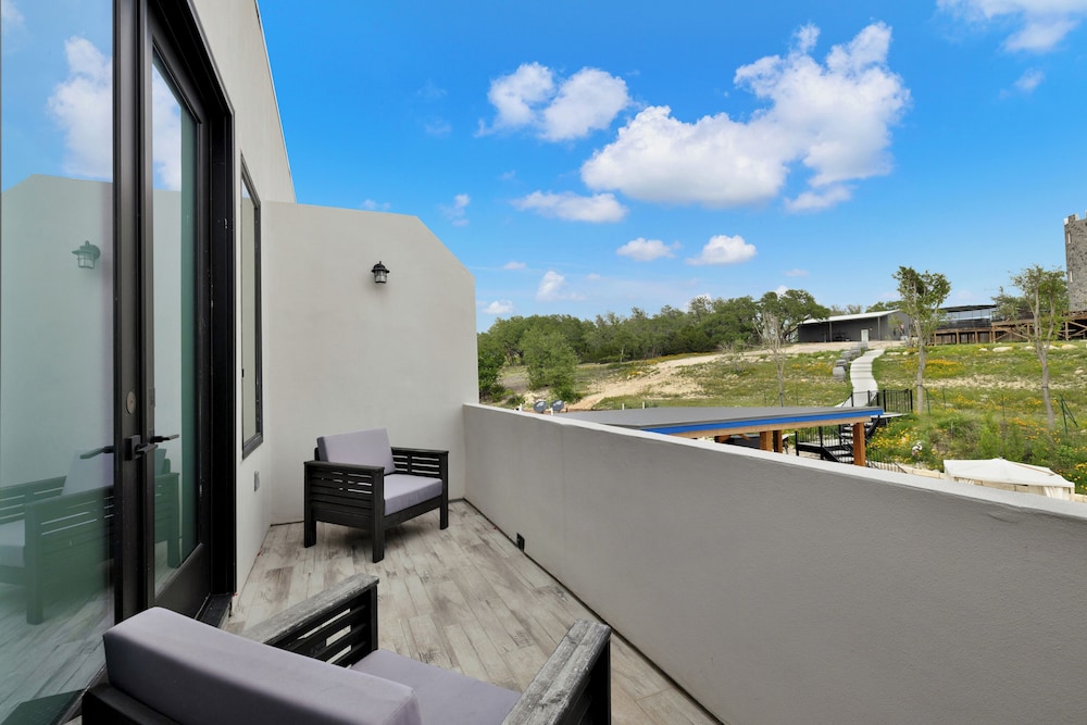 The Bentley Hotel Sophia Loren Room Pool View - photo 27