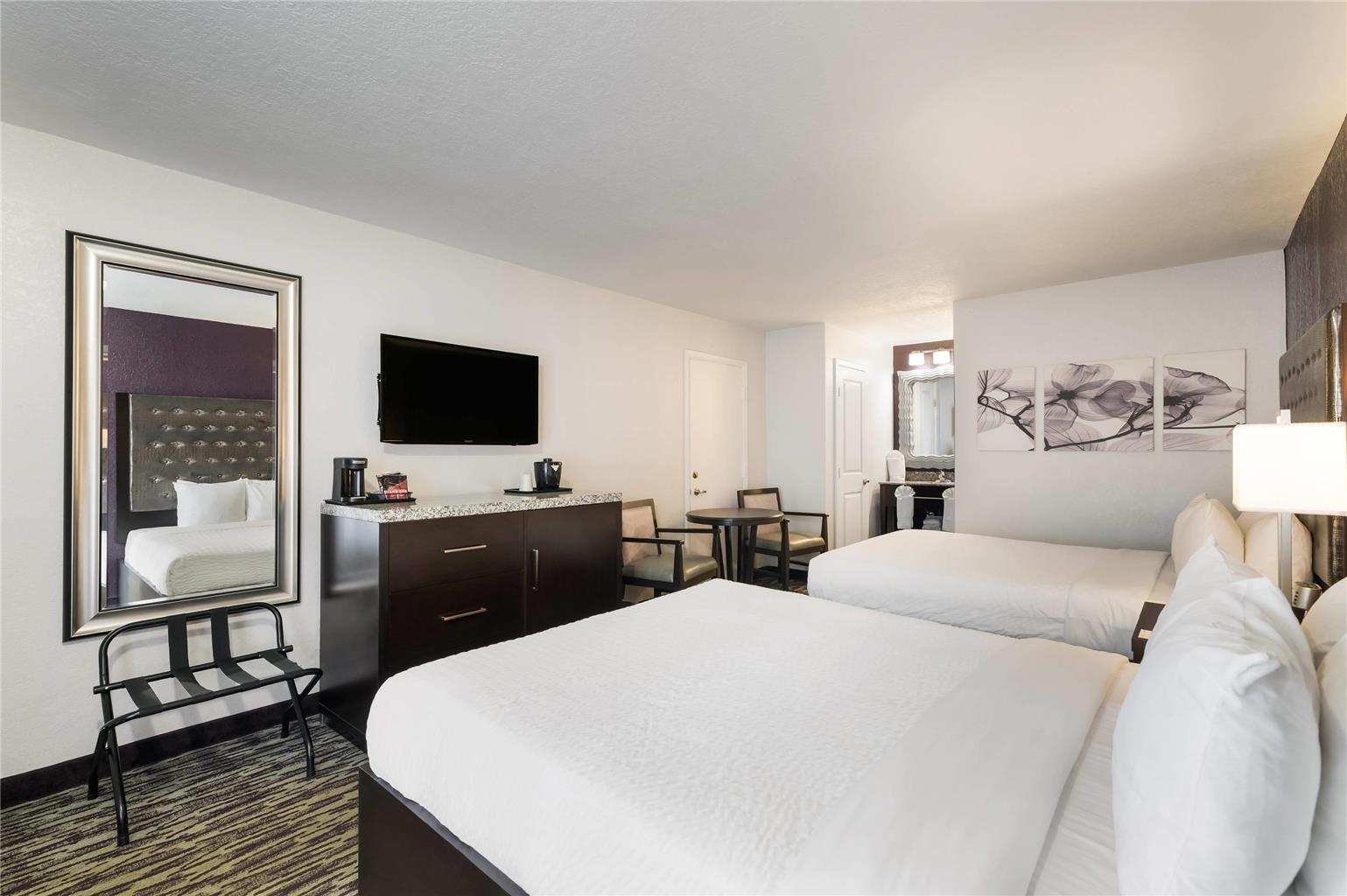 Clarion Inn & Suites Across From Universal Orlando Resort - photo 39