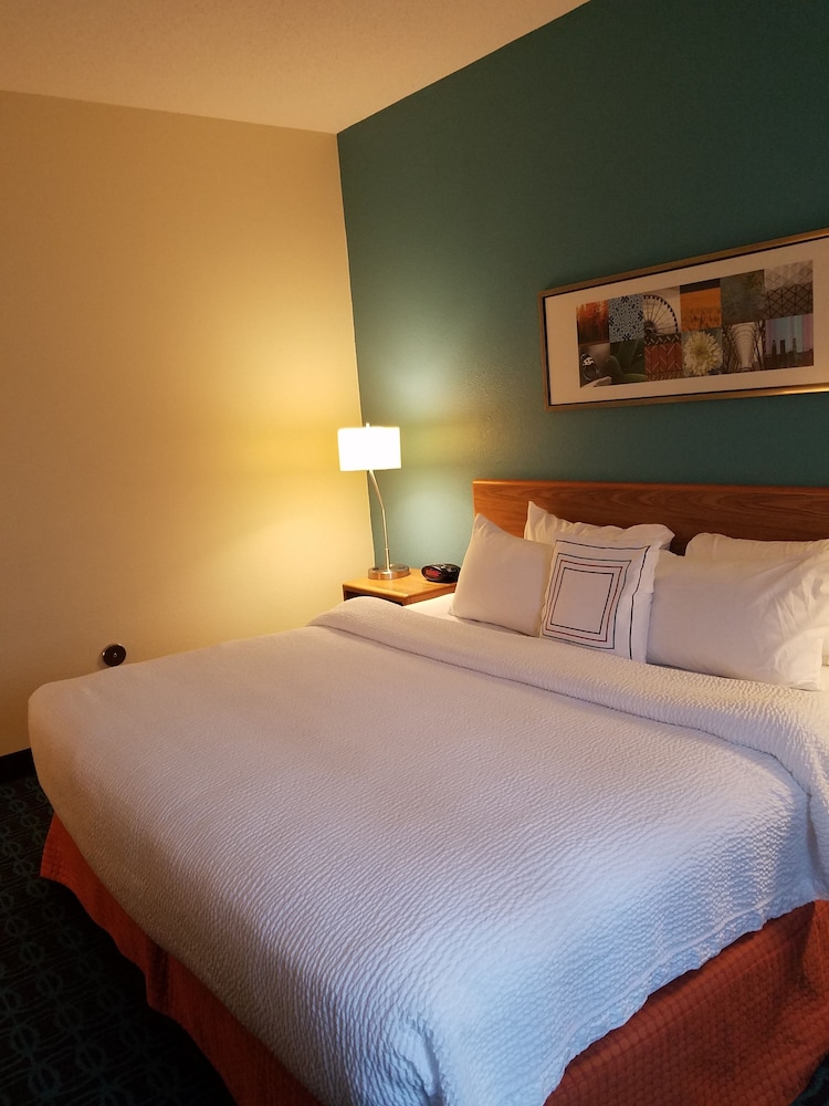 AmericInn by Wyndham Moline Airport Quad Cities - photo 4