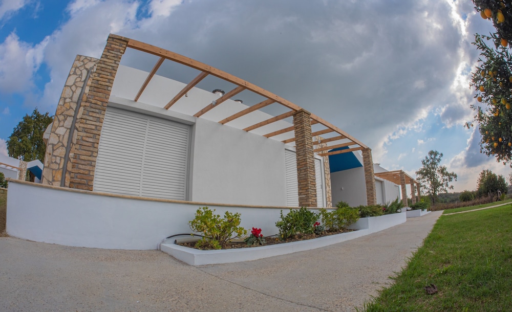 Atrium Vinea - carbon neutral hotel in Pyrgos
