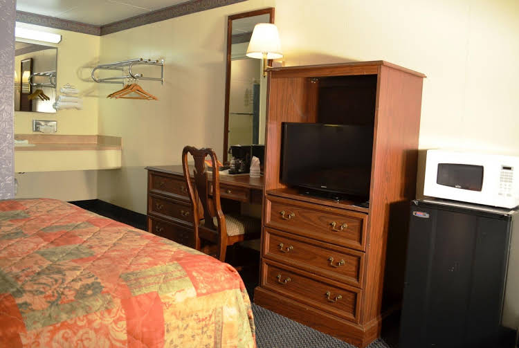 Knights Inn Bluefield - photo 12