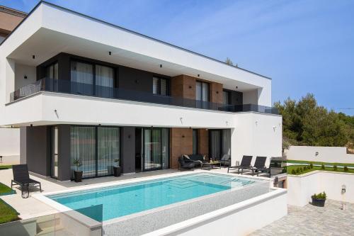Villa Infinity Gem — 4-Star Luxury Hotel in Medulin, Croatia