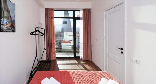 Super Stylish 1BR Apartment Near Fabrica