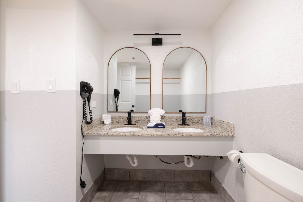 The Westerner Extended Stay - photo 26