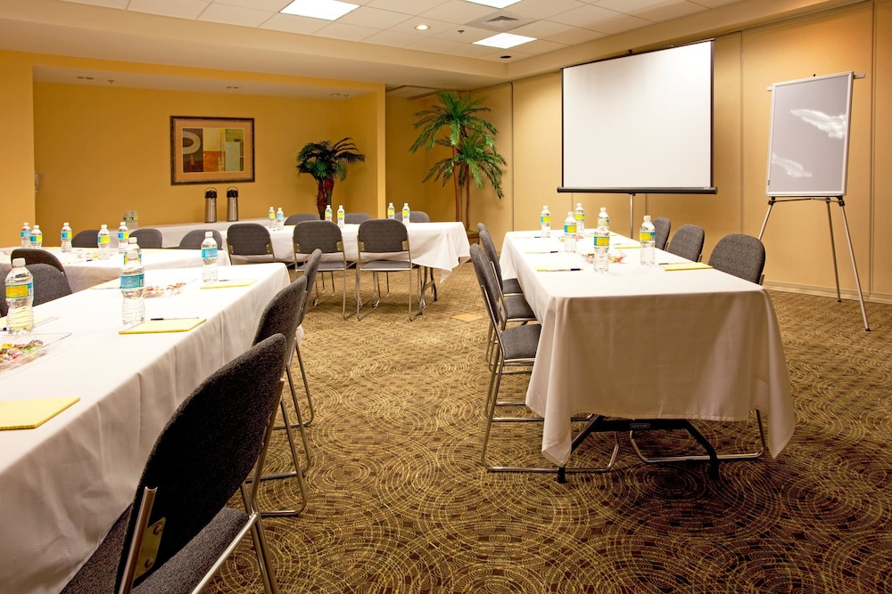 Holiday Inn Express & Suites Chaffee Jacksonville West by IHG - photo 35