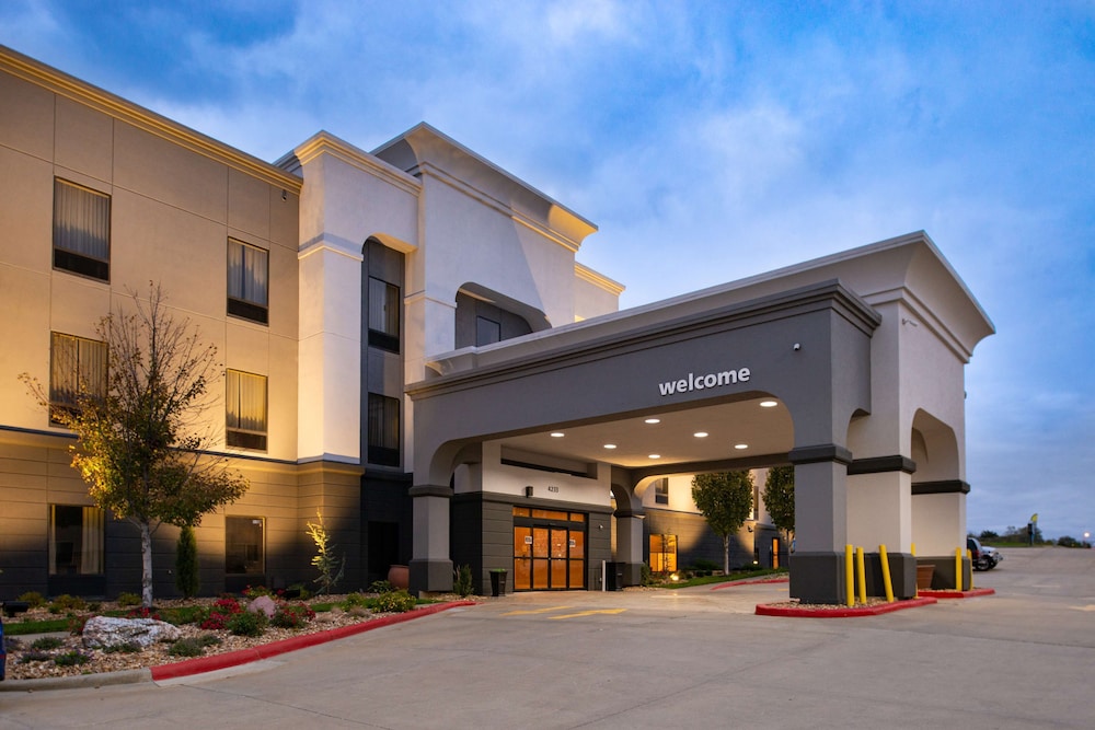 Hampton Inn Kansas City Northeast - photo 74