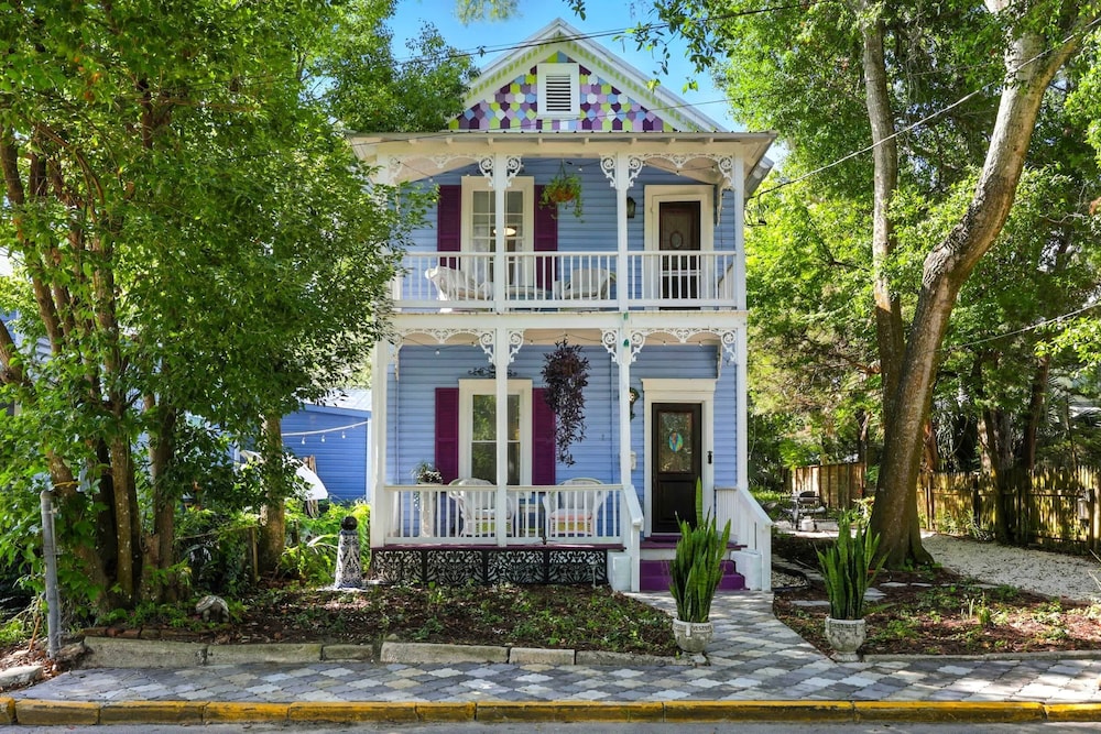 Periwinkle Perch Home for 4 — 4-Star Luxury Hotel in Saint Augustine, United States