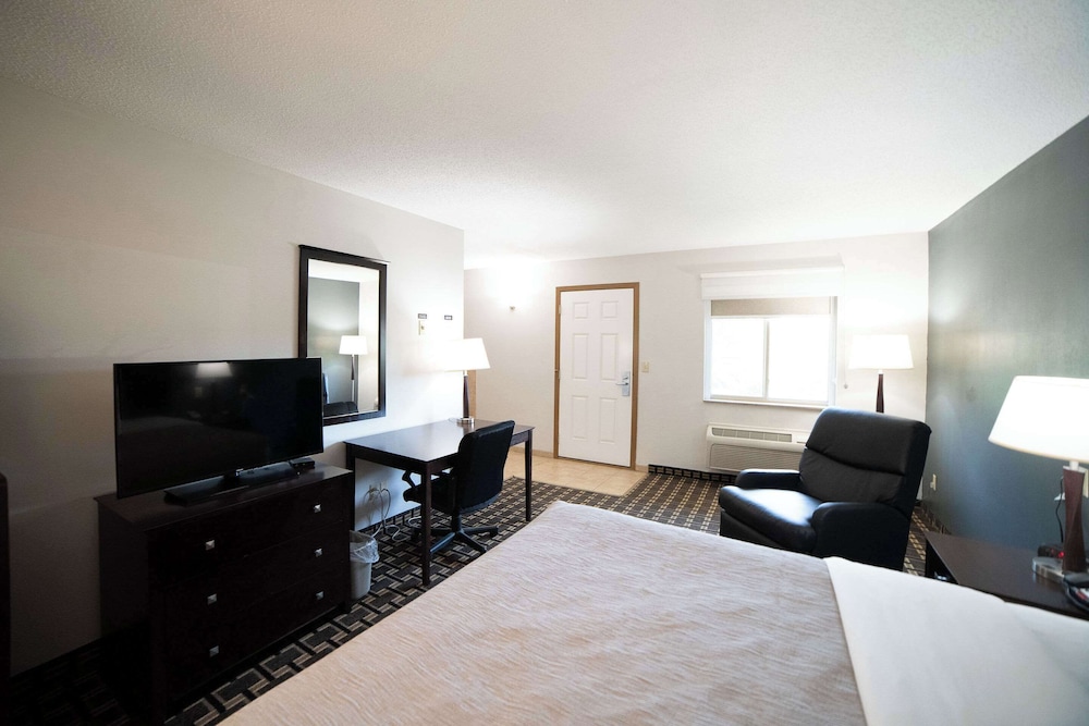 Quality Inn & Suites Watertown near Prairie Lakes Ice Arena - photo 37