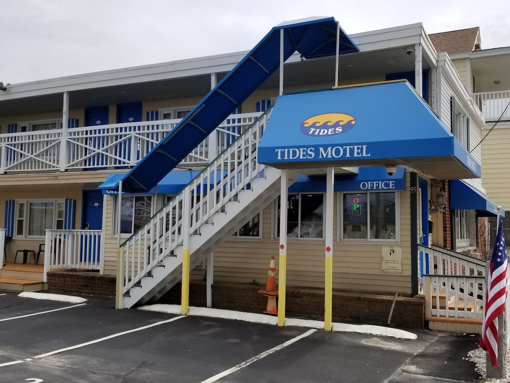 The Tides Motel — Hampton