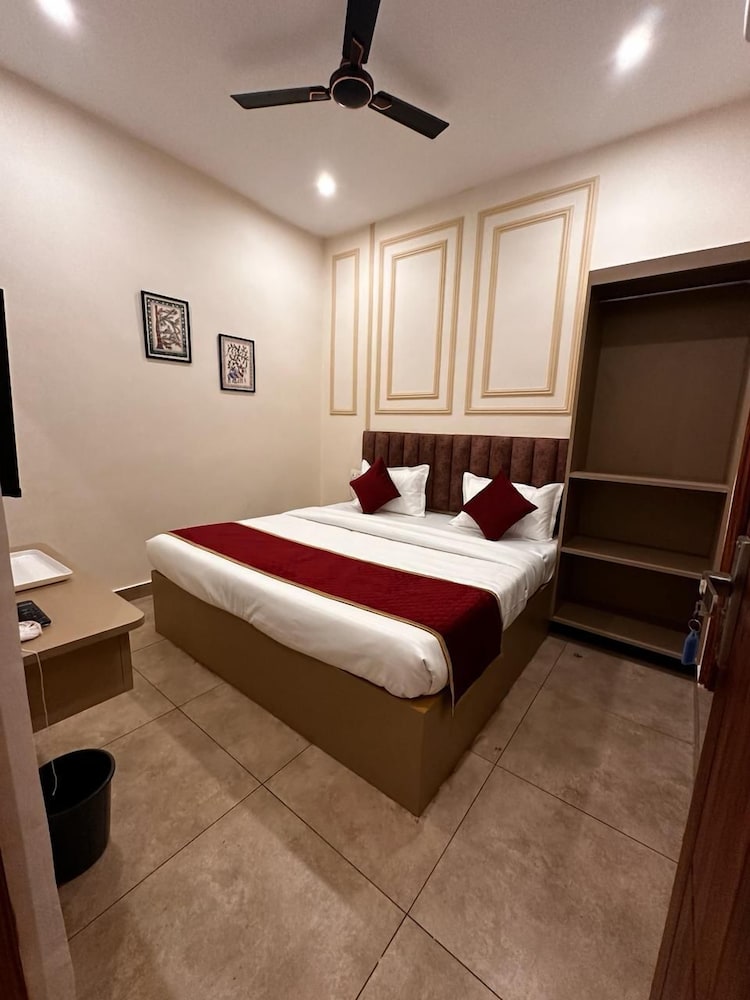 Sri Madhav Stay — Varanasi