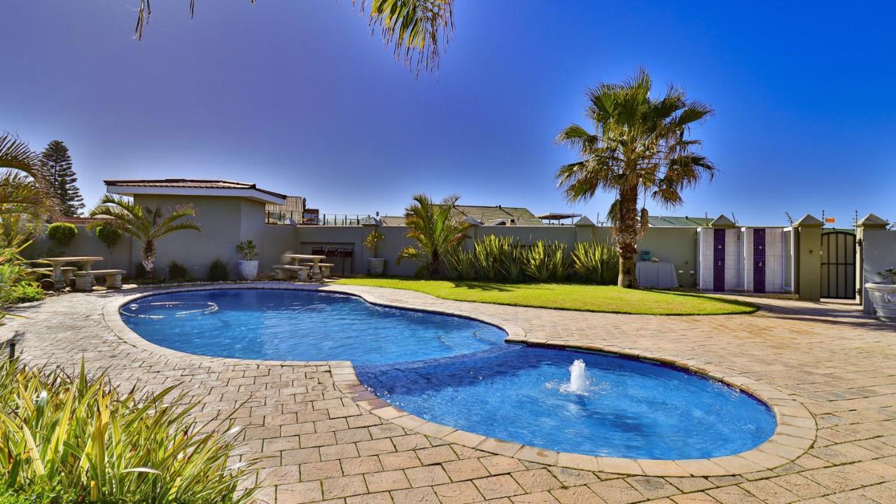 Trio Towers Beach View Apartment — 4-Star Luxury Hotel in Mossel Bay, South Africa
