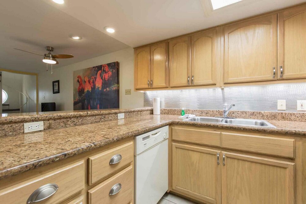 Bahia Mar Solare Tower 6th floor Oceanview Condo 3bd 3ba w Pools - photo 26
