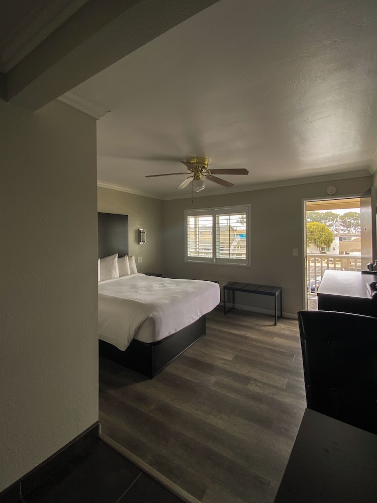 Rockview Inn and Suites - photo 7