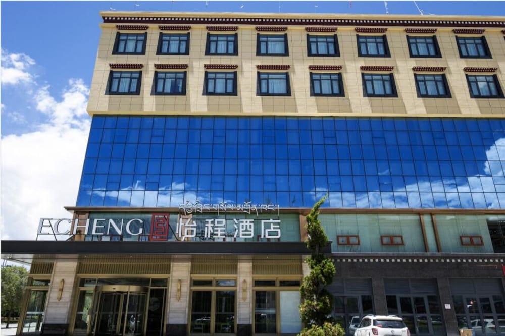 Echeng Hotel Shannan Minzu Road in Naidong, People's Republic of China